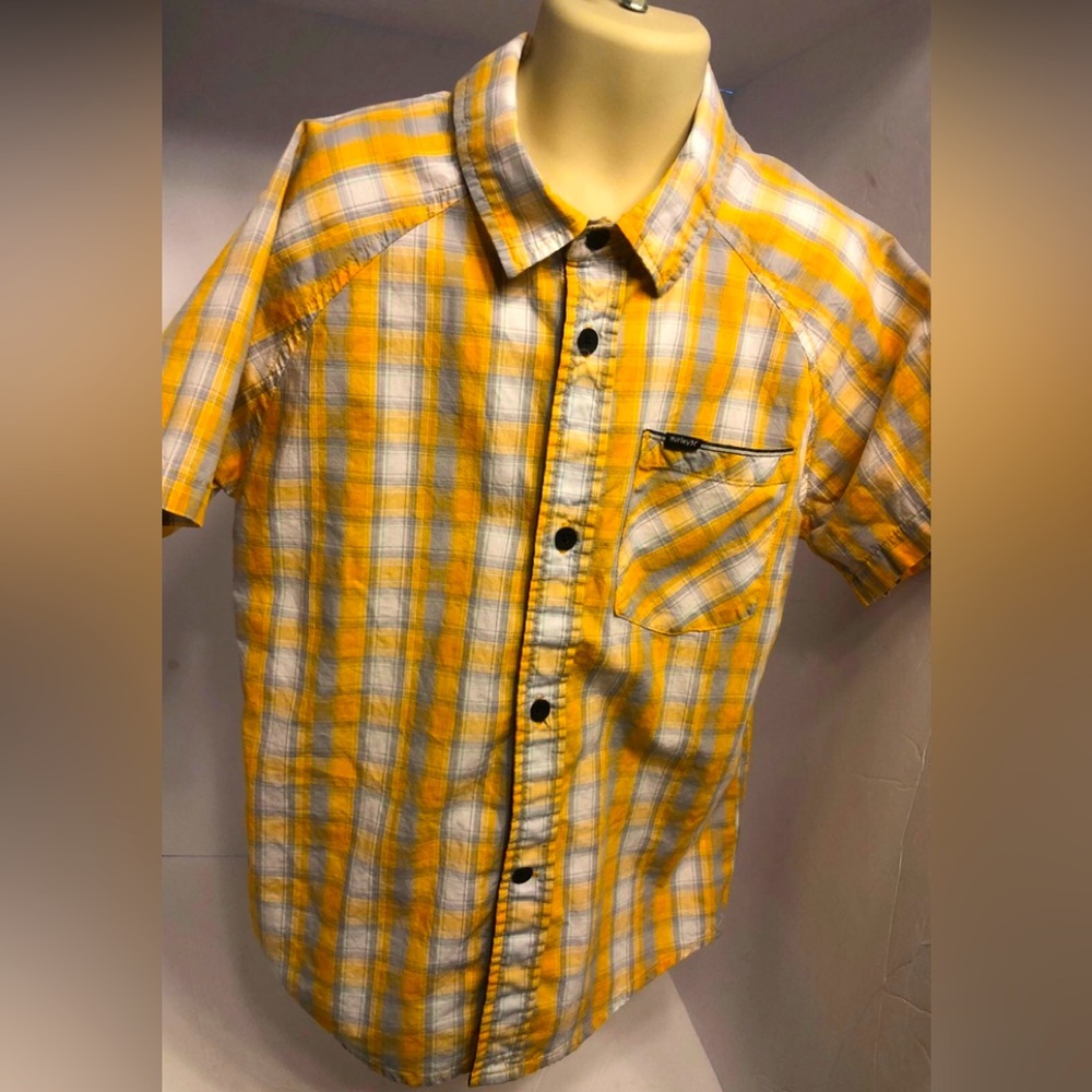Hurley boys size 7 button Shirt gently used yellow white plaid print